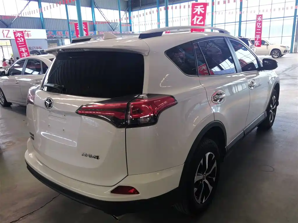 Toyota RAV4 2018 — фото 7