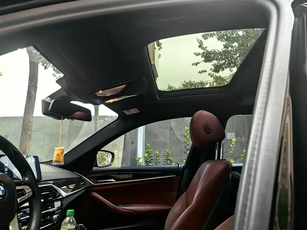 BMW 5 Series 2018 — фото 13