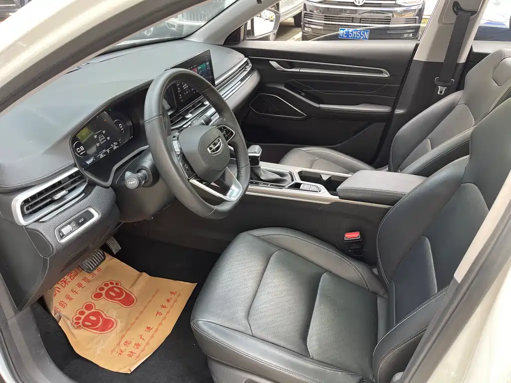 Geely Emgrand 2022