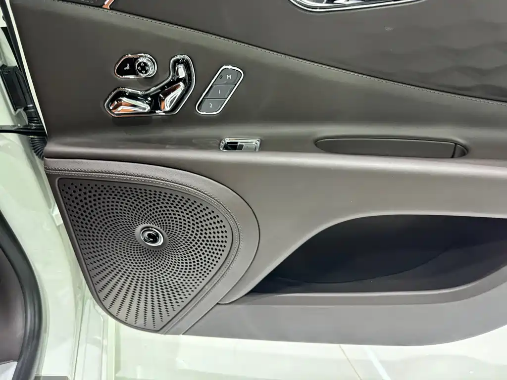 Bentley Flying Spur — фото 9