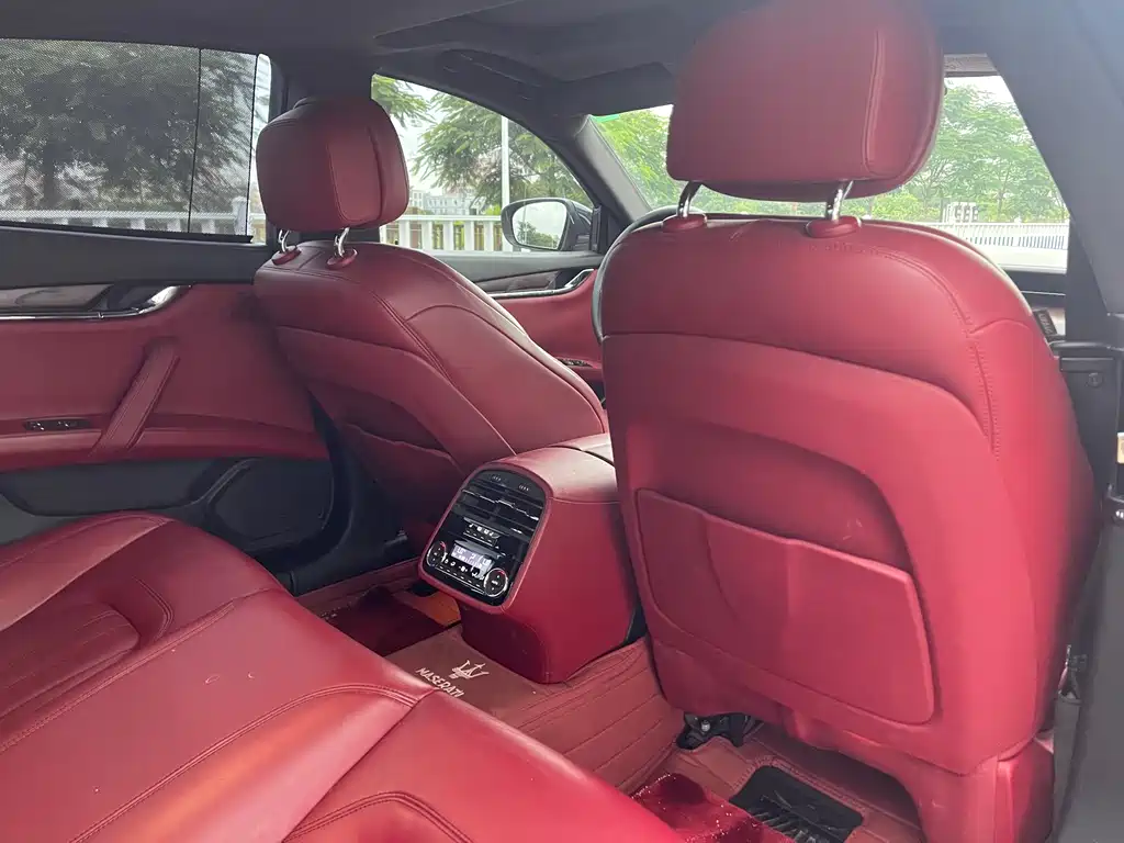 Maserati Quattroporte 2017 — фото 12