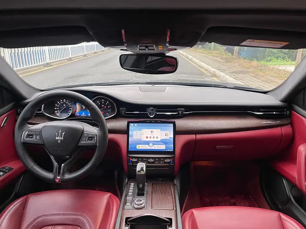 Maserati Quattroporte 2017 — фото 17