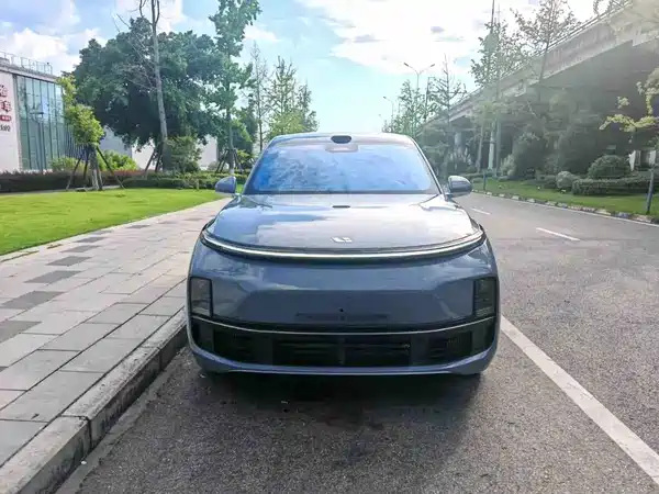 Li Auto L8 2025