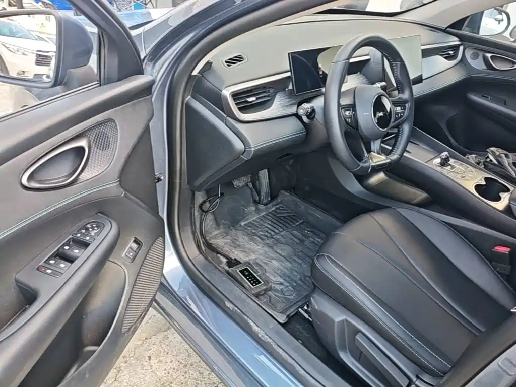 BYD Seal 05 DM-i 2025 — фото 16
