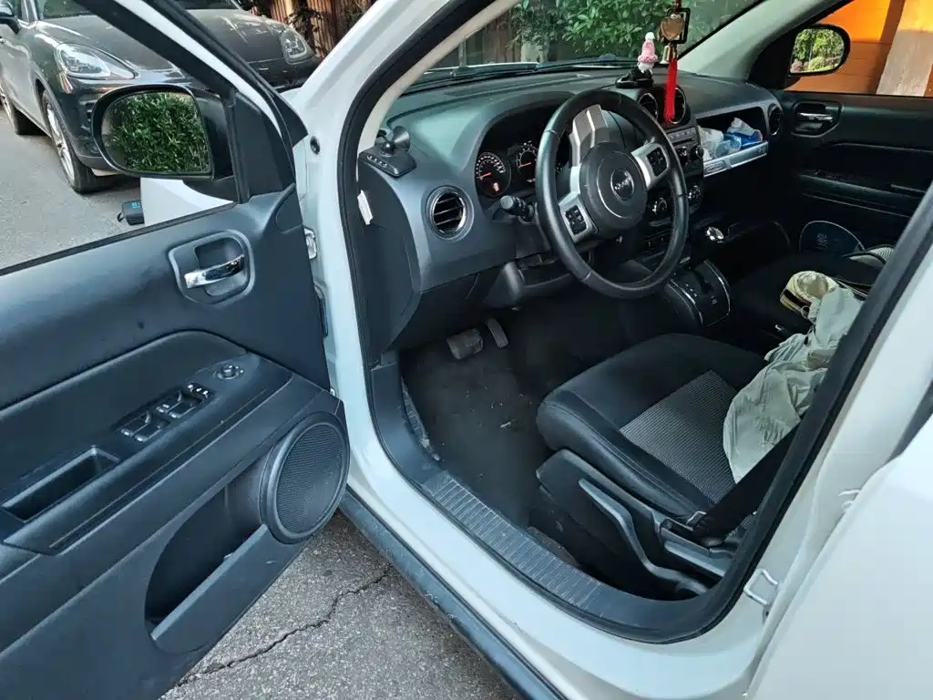 Jeep Compass 2015 — фото 14