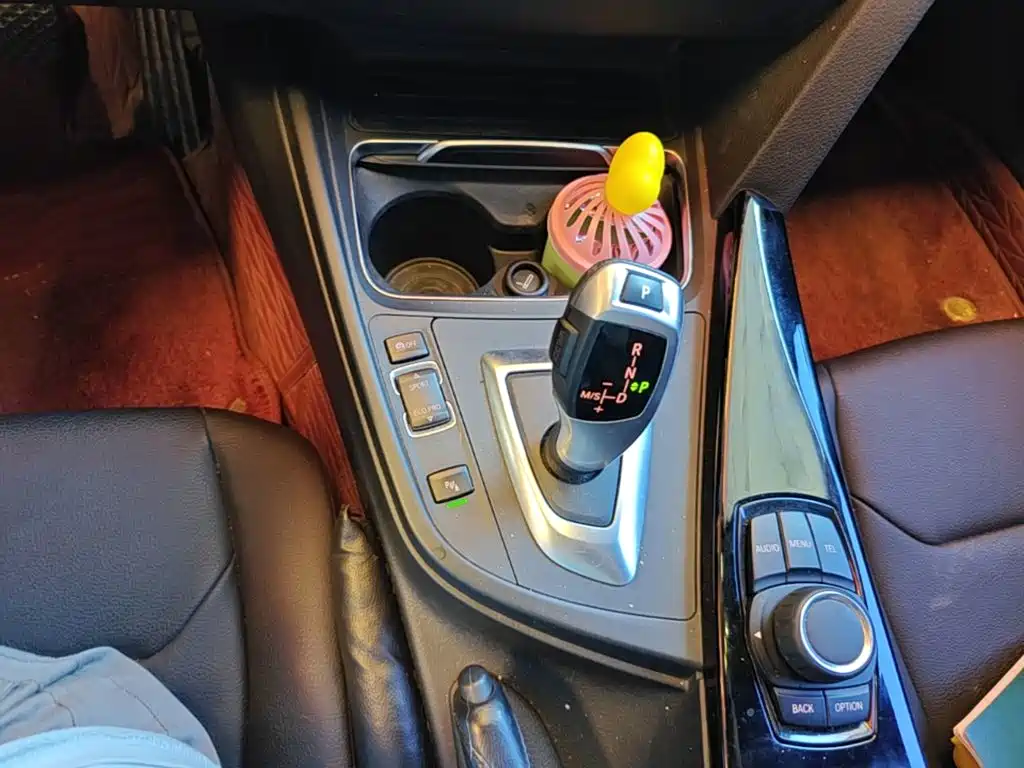 BMW 3 Series 2017 — фото 10