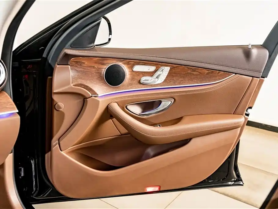 Mercedes-Benz E-Class 2023 — фото 18