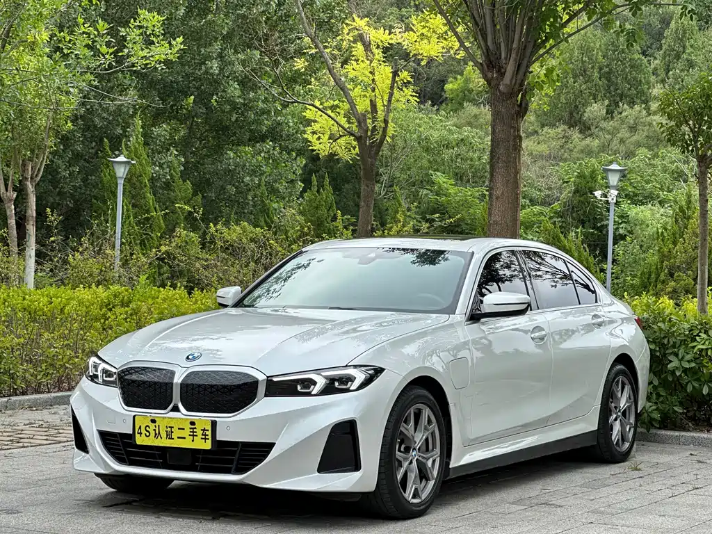 BMW i3 2025 — фото 1