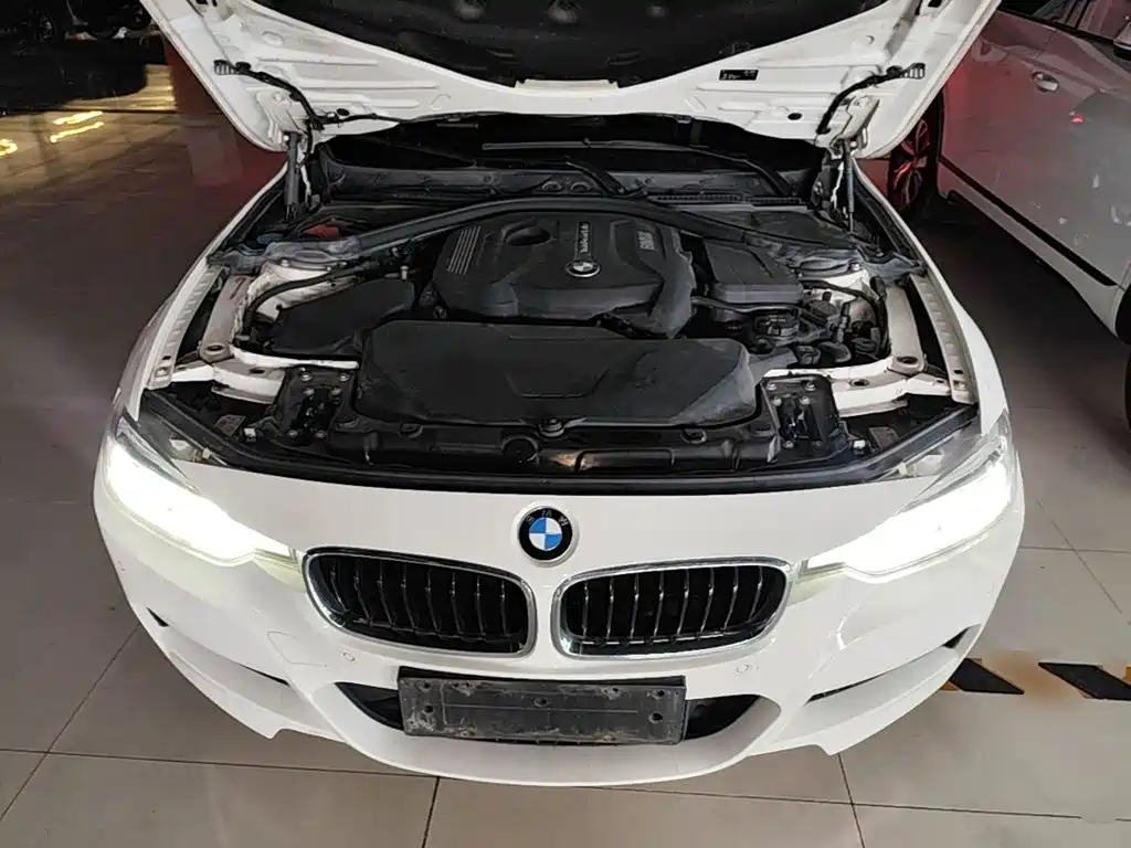 BMW 3 Series 2017 — фото 20