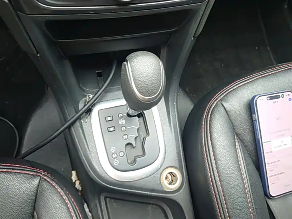 Peugeot 308 2015 — фото 14