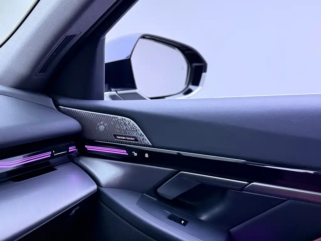BMW 5 Series 2024 — фото 10