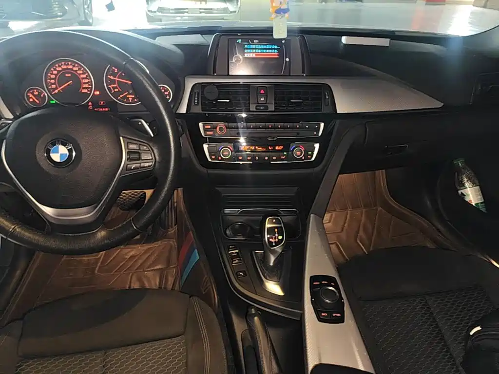 BMW 3 Series 2017 — фото 14