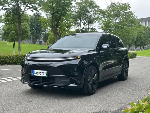 Li Auto L6 2025