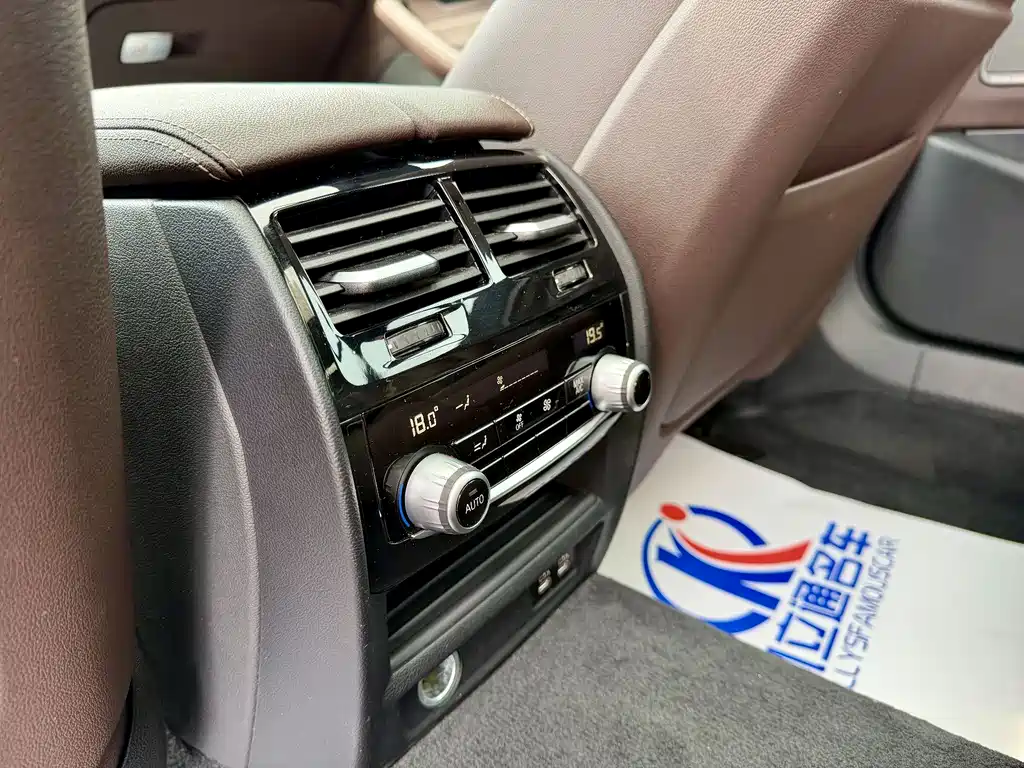 BMW 5 Series 2021 — фото 17