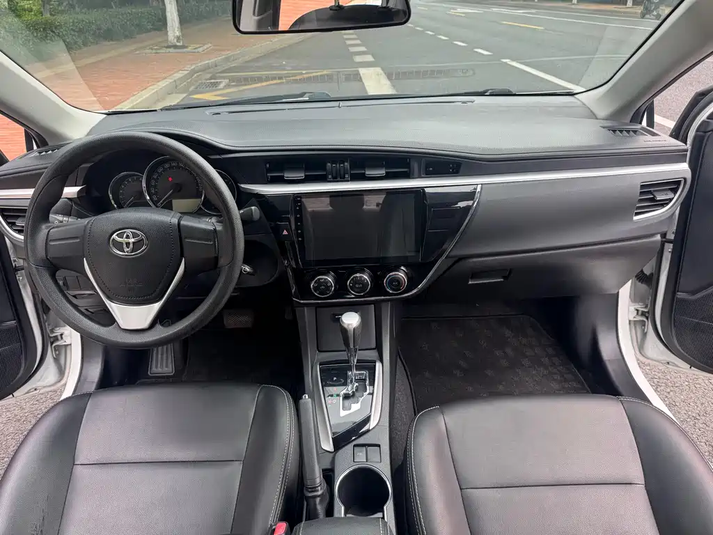 Toyota Corolla 2018 — фото 14