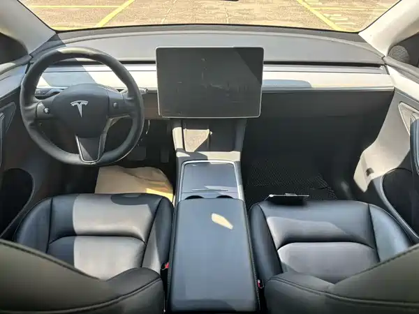Tesla Model Y 2024