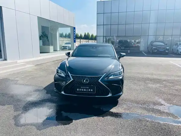 Lexus ES 2021