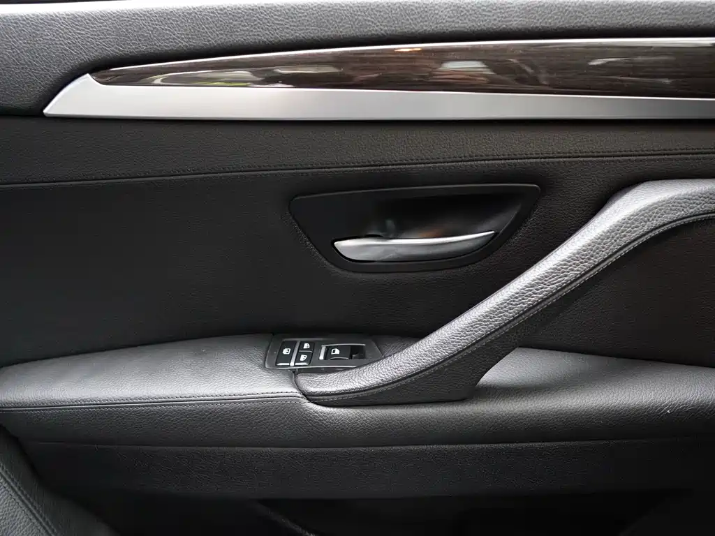 BMW 5 Series 2013 — фото 23
