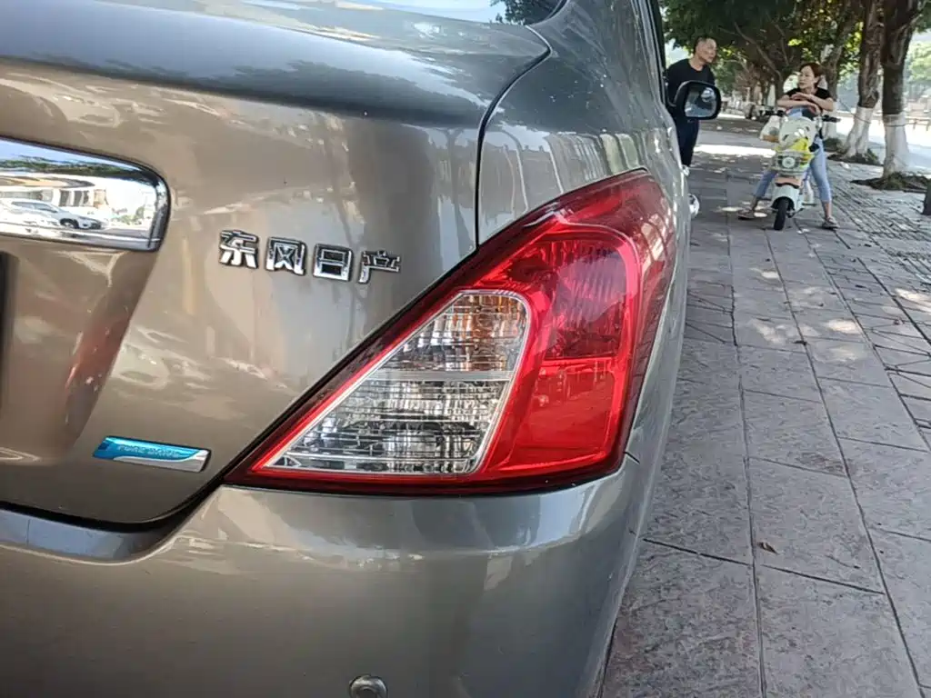 Nissan Sunny 2015 — фото 8