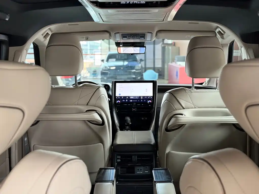 Toyota Alphard 2023 — фото 21