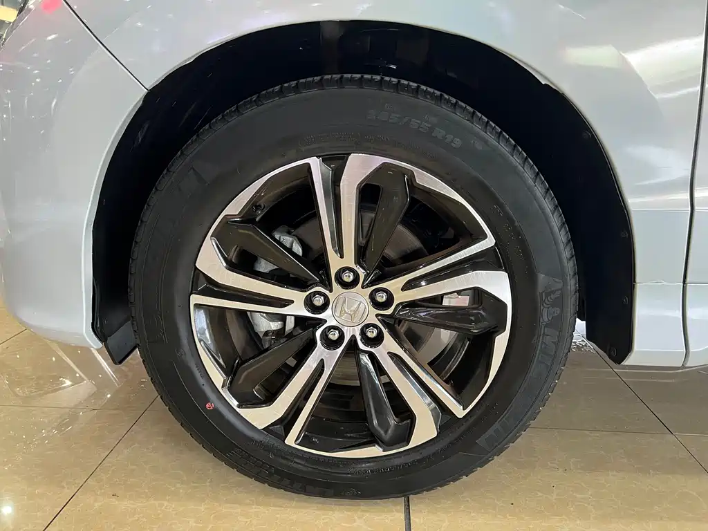 Honda UR-V 2018 — фото 20