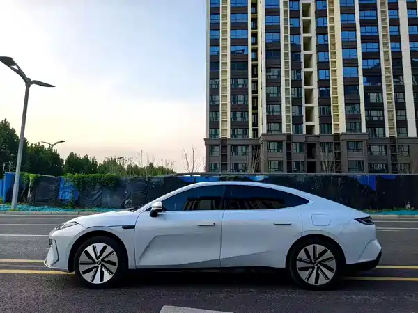 Geely Galaxy E8 2024