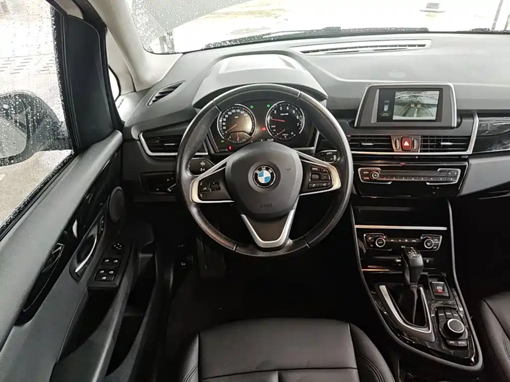 BMW 2 Series Active Tourer 2018 — фото 11