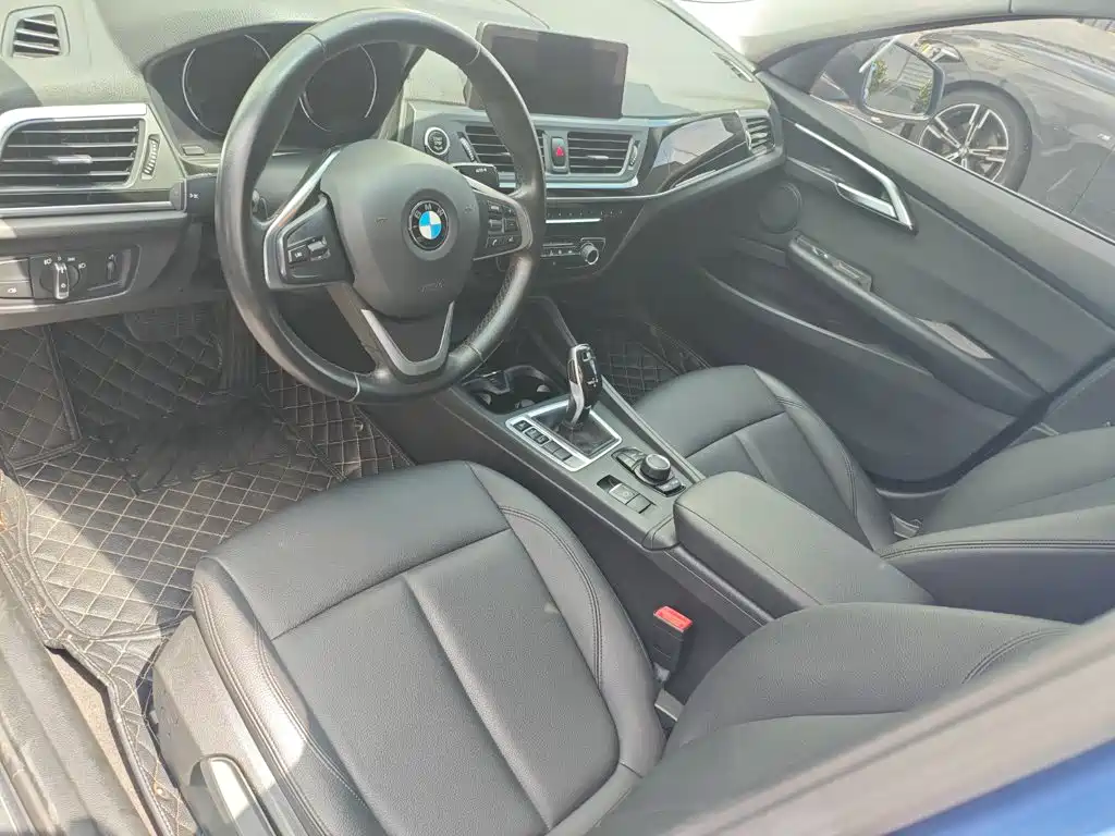 BMW 1 Series 2019 — фото 10