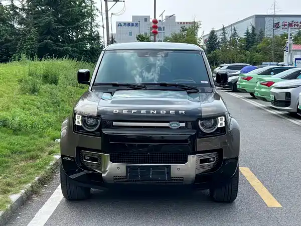 Land Rover Defender 2021