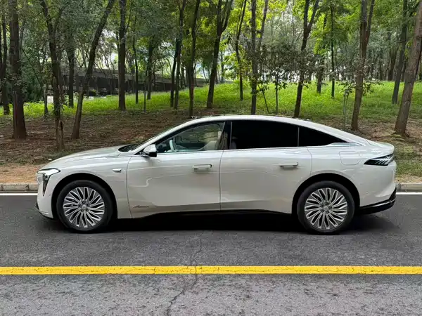 Buick Zhijing L7 2025