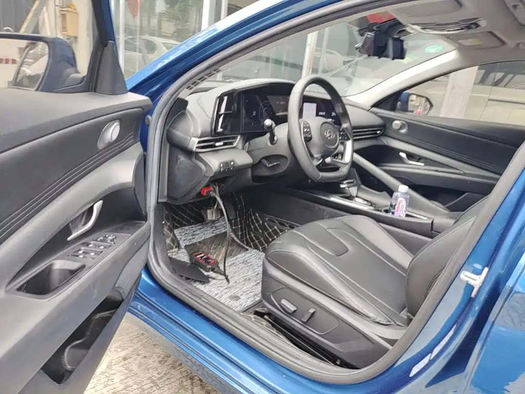 Hyundai Elantra 2020 — фото 12