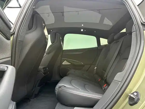 Xiaomi SU7 2024