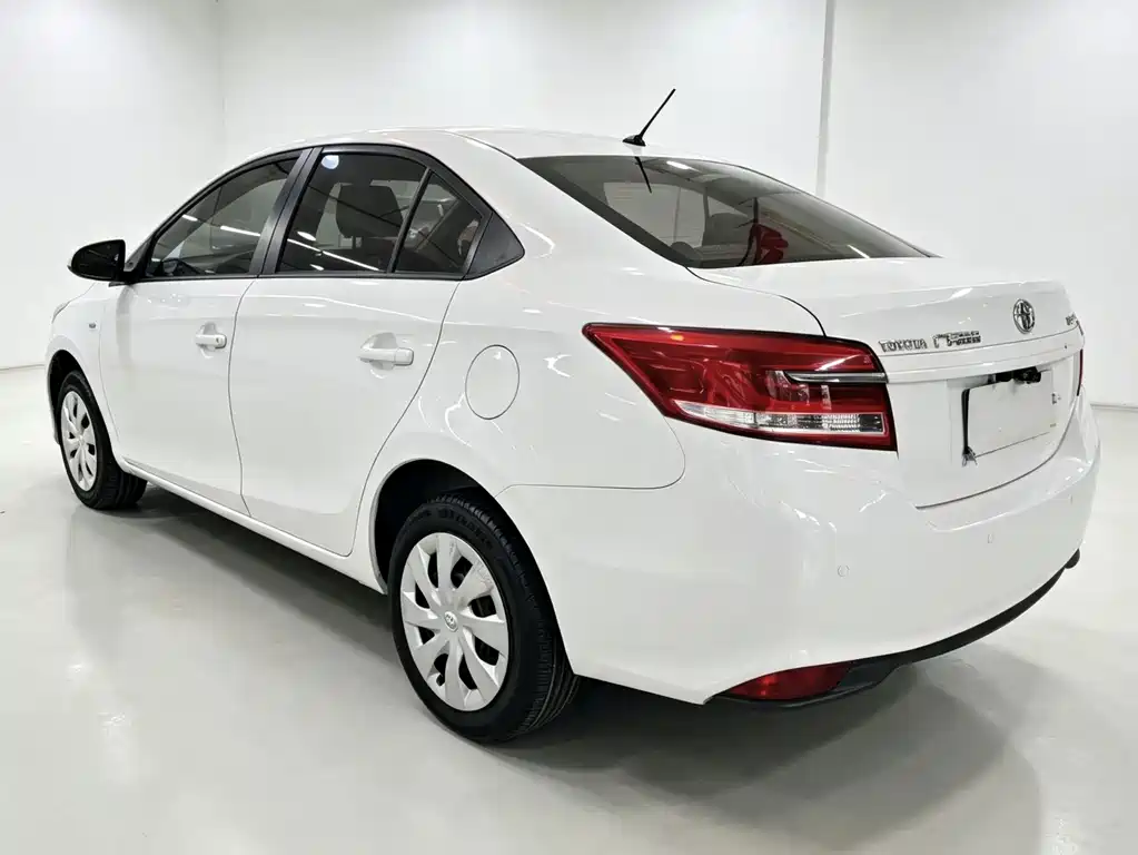 Toyota Yaris L 2019 — фото 10