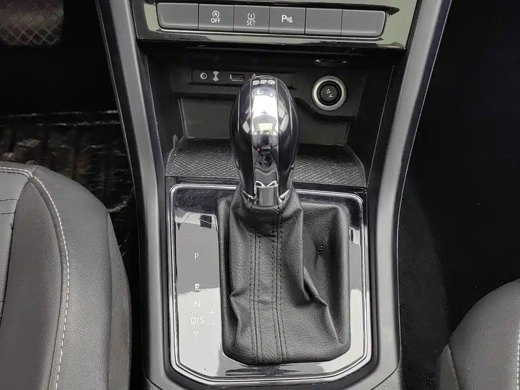 Volkswagen Touran 2018 — фото 13