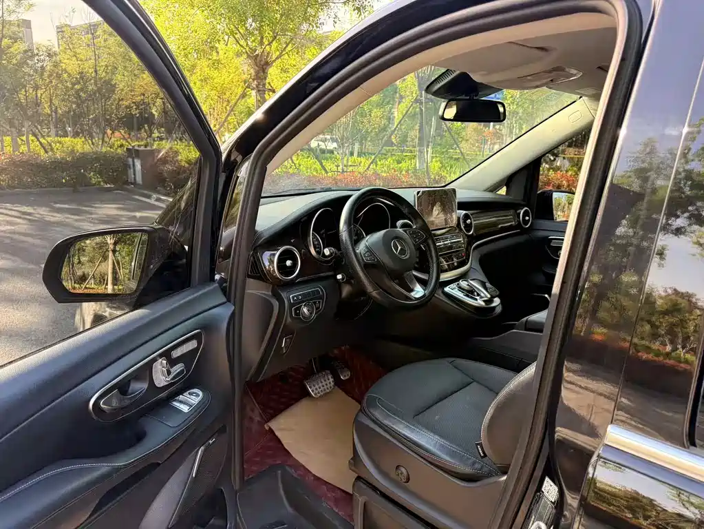 Mercedes-Benz V-Class 2020 — фото 20