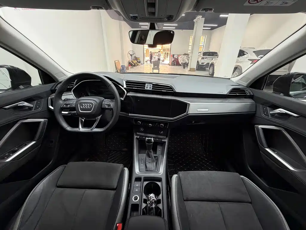 Audi Q3 2022 — фото 16