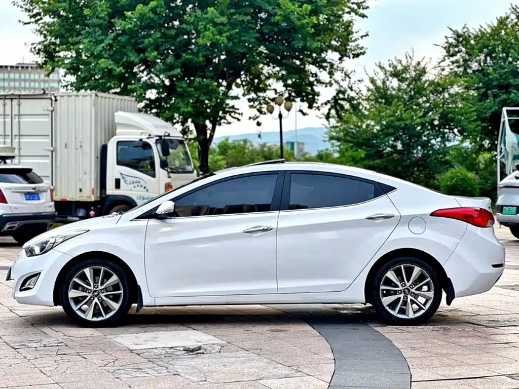Hyundai Elantra Langdong 2015 — фото 4