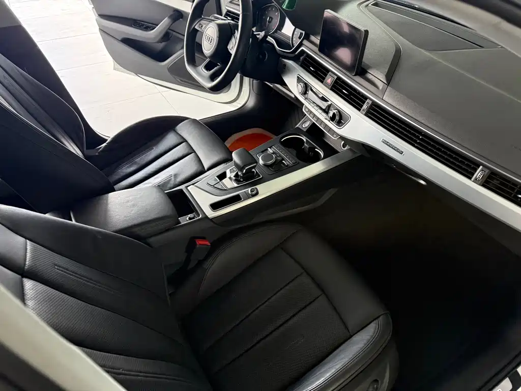 Audi A4L 2019 — фото 11