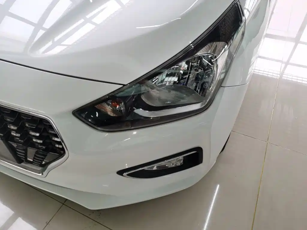 Hyundai Verna 2018 — фото 18