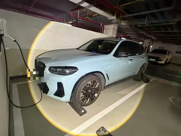 BMW iX3 2023