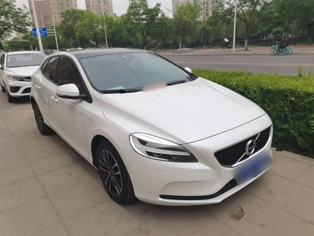 Volvo V40 2019 — фото 4
