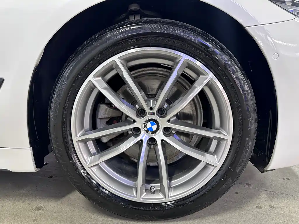 BMW 5 Series 2019 — фото 11