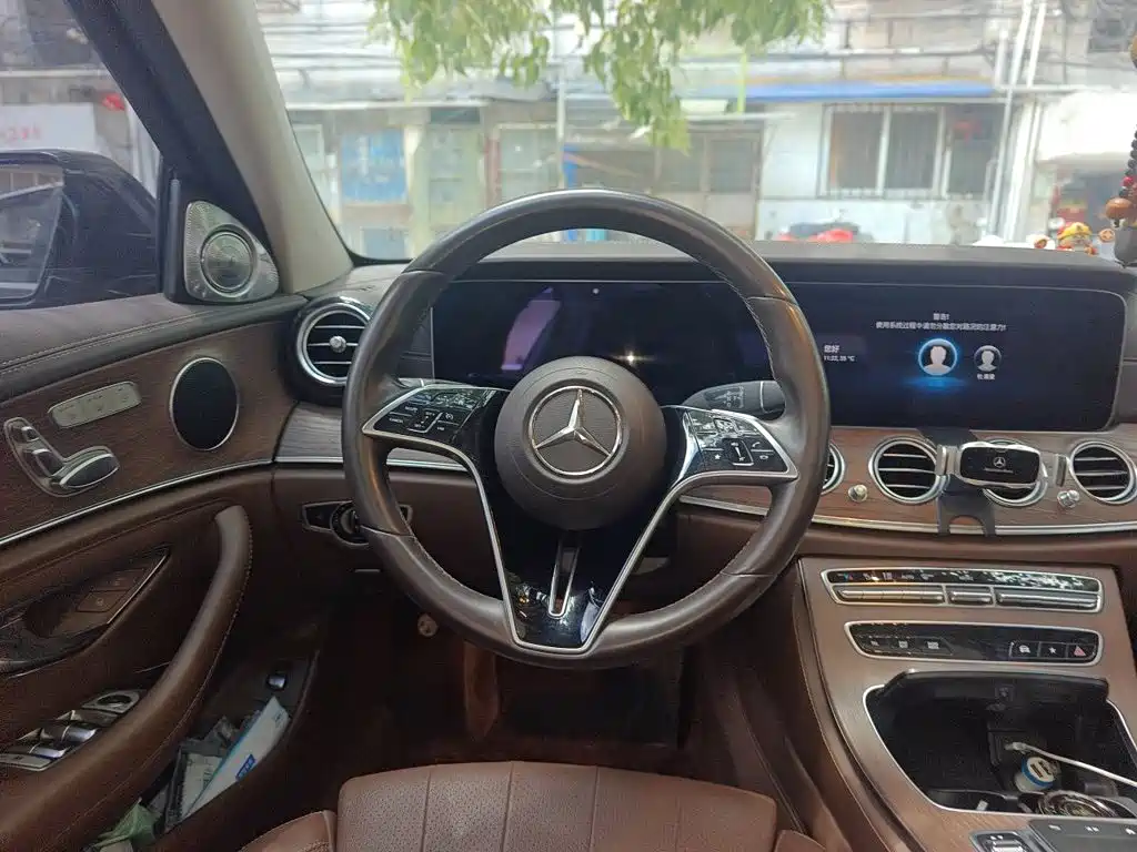 Mercedes-Benz E-Class 2022 — фото 11