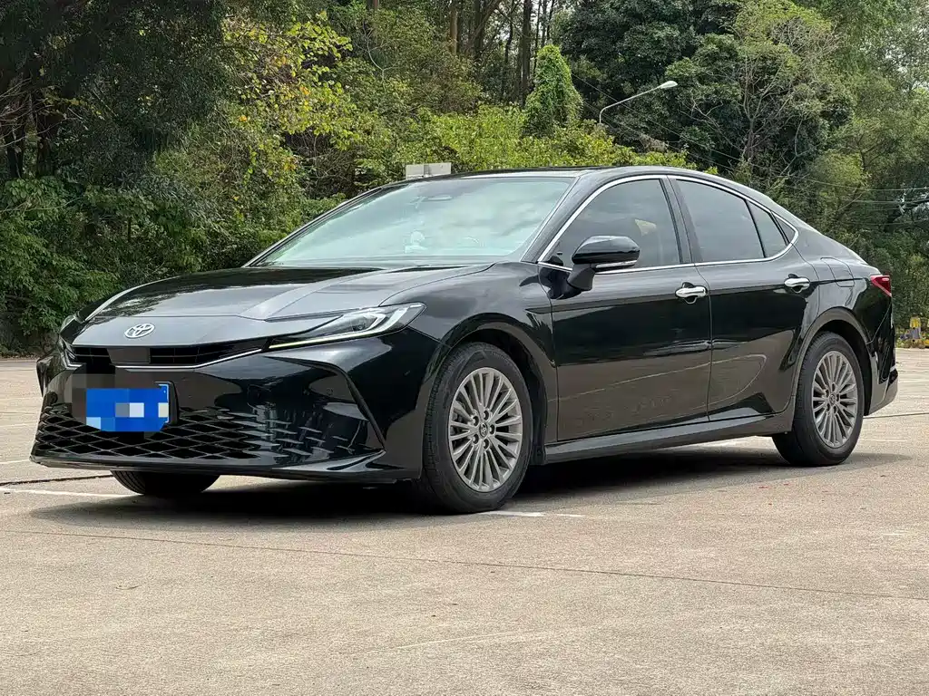 Toyota Camry 2024 — фото 1