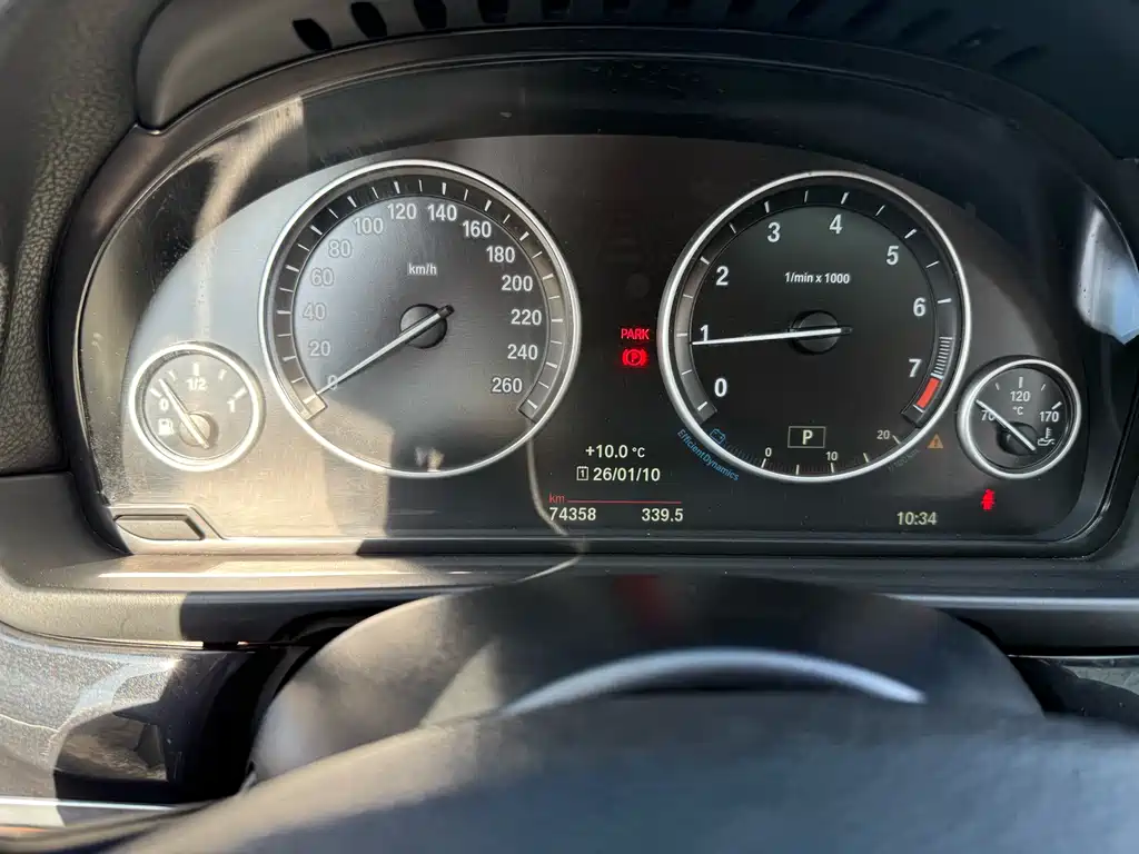 BMW 5 Series 2017 — фото 11