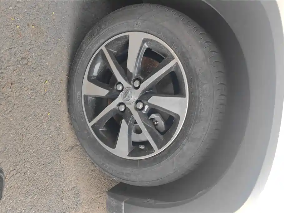 Toyota Yaris L 2020 — фото 6