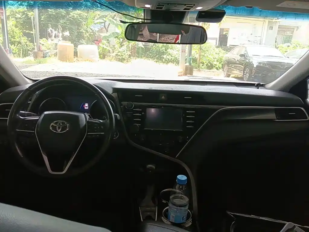 Toyota Camry 2018 — фото 10