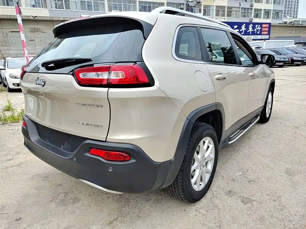 Jeep Cherokee 2018 — фото 7