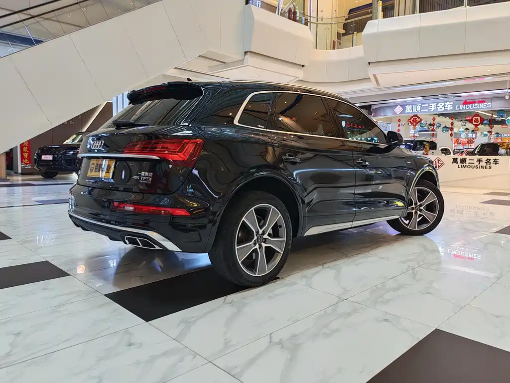 Audi Q5L 2022 — фото 8