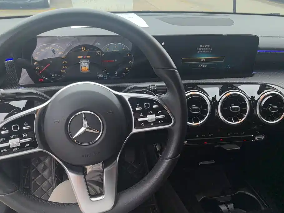 Mercedes-Benz A-Class 2021 — фото 12